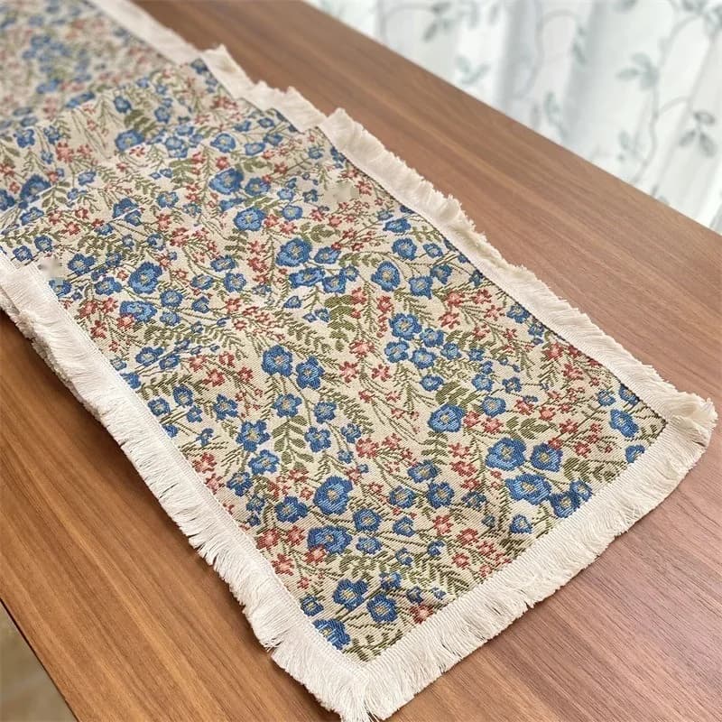مفرش طاولة قطني مزخرف بالزهور